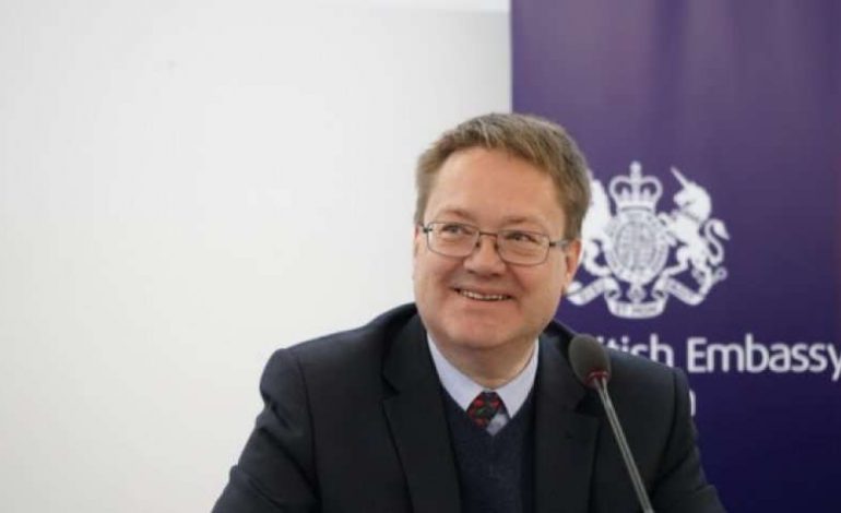 PROPOZIMI I RAMËS PËR ASOCIACIONIN/ Ambasadori britanik në Prishtinë: Kosova të dëgjojë edhe Shqipërinë