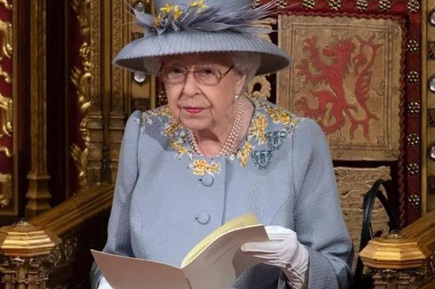 A DO PUBLIKOHEN? Kush e mban ditarin e shkruar me dorë të Mbretëreshës Elizabeth?