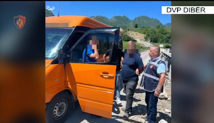 E PËSON KEQ/ Kamuflohej si shofer furgoni në linjën Tiranë -Klos dhe shpërndante drogë në veri, arrestohet 36-vjeçari (EMRI)
