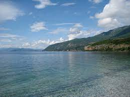 E RËNDË NË POGRADEC/ Një grua gjendet e mbytur në liqen, dyshohet se…