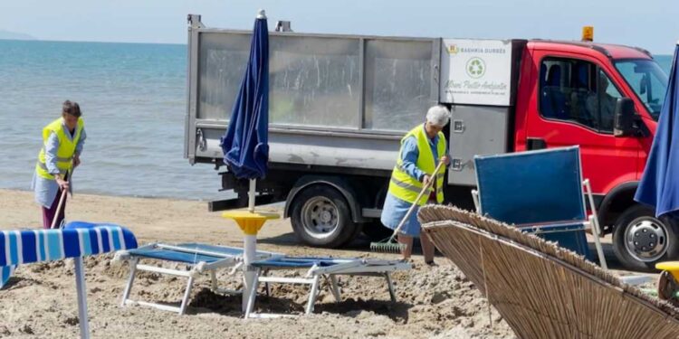 BASHKIA DURRËS NIS PASTRIMIN E PLAZHEVE/ Sako: Do marrim masa radikale për të mbrojtur sa më shumë mjedisin