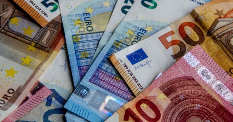 RËNIA E DEPOZITAVE NË EURO NUK NDALET/ Arritën në gati 6.5 miliardë euro për prillin
