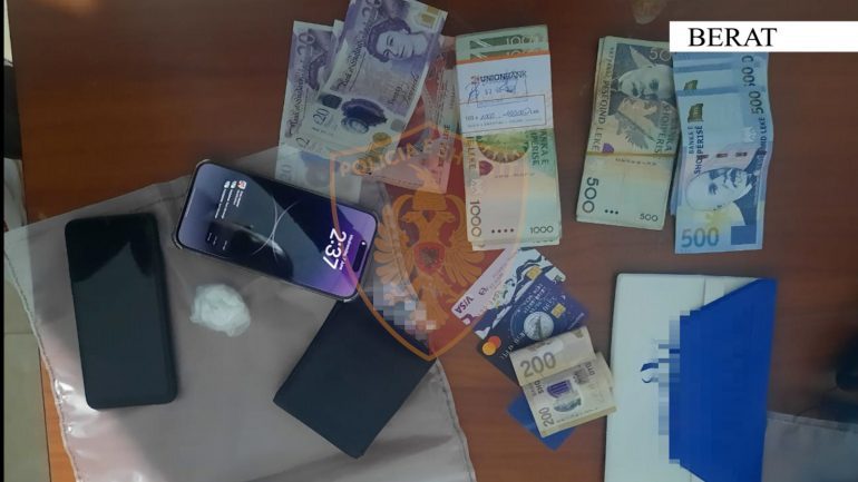 “FURNIZONTE” BERATIN ME KOKAINË/ Si ra në pranga 36-vjeçari. Në makinë iu gjetën…