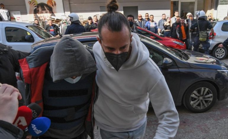 EKZEKUTOI TË GJITHË FAMILJEN SHQIPTARE/ Dënohet 4 herë me burgim të përjetshëm 61-vjeçari në Greqi