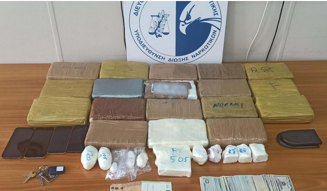 ARRESTOHEN DY SHQIPTARË ME KOKAINË NË GREQI/ Dalin pamjet, ja ku e kishin fshehur drogën