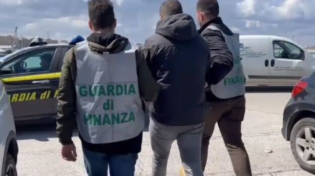 GODITET RRJETI I TRAFIKIMIT TË KOKAINËS NË KALABRI/ 25 të arrestuar, sekuestrohen pasuri me vlerë 4 mln euro