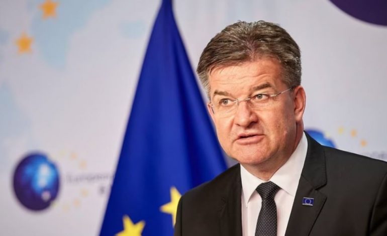 “TENSIONET JANË ENDE TË LARTA”/ Lajçak raporton për vizitën në Kosovë e Serbi