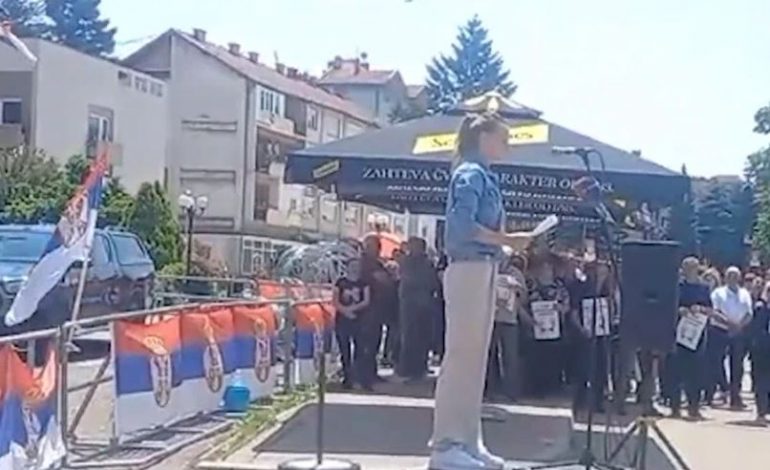 TUBIME NË LEPOSAVIÇ/ Protestuesit kërkojnë lirimin e serbëve të arrestuar nga policia e Kosovës