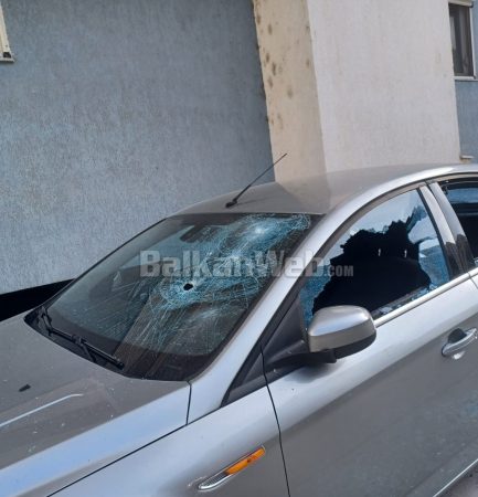 ISHTE PARKUAR PRANË NJË RESORTI NË SHËNGJIN/ Persona të paidentifikuar dëmtojnë automjetin. Dyshohet se…