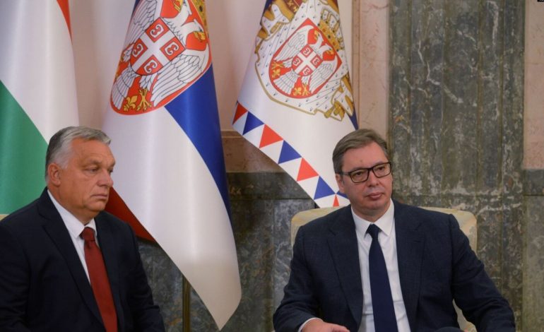 TENSIONET NË VERI/ Orban apel Vuçiç: Dëgjoni rekomandimet, lironi tre policët e Kosovës
