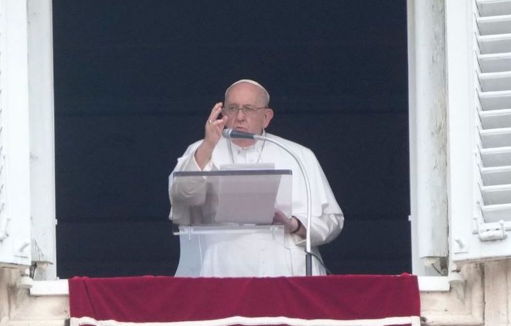 PAPA FRANCESKU SËRISH PROBLEME SHËNDETËSORE/ Pesë ditë në spital për kontrolle mjekësore