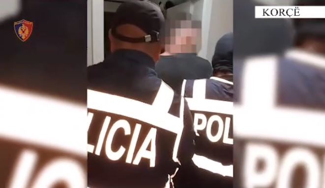 DETAJE NGA OPERACIONI I ZHVILLUAR GJATË NATËS NË KORÇË/ Sekuestrohet drogë dhe armë, 43 persona…