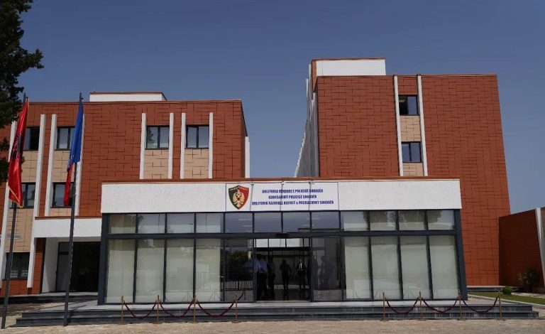 GODITI ME SENDE TË FORTA NË KOKË NJË 25-VJEÇAR/ Shpallet në kërkim autori