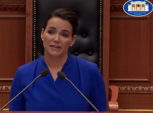 KUVEND/ Presidentja e Hungarisë flet për Kosovën: Çelësi i paqes në Ballkanin Perëndimor është integrimi në BE