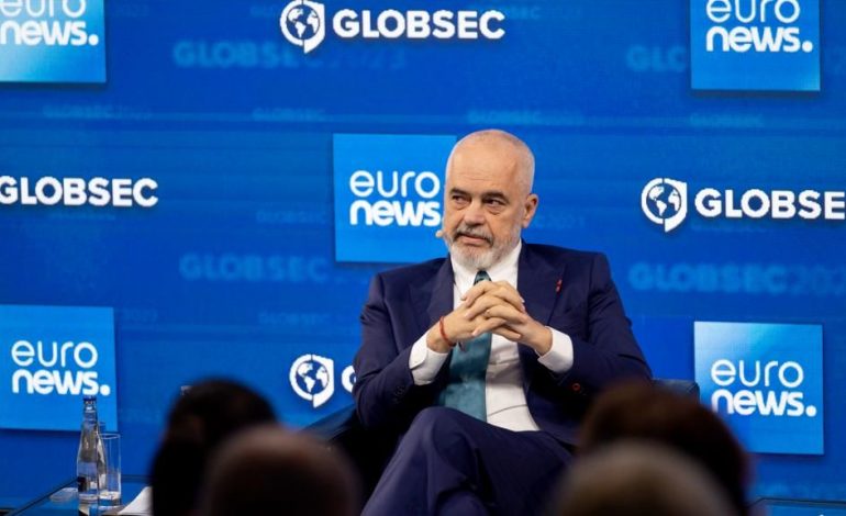 “BE NUK MUND TË ISHTE MË E QETË”/ Rama mbështet qëndrimin e Borrell: Kosova dhe Serbia të zgjidhin konfliktin…