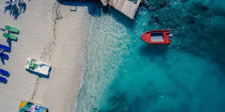 “DET SPEKTAKOLAR DHE PESHK I FRESKËT”/ Shqipëria në krye të 8 destinacioneve turistike të italianëve