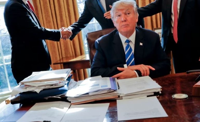 ANALIZA E VOA: Trump, ish-presidenti i parë amerikan që akuzohet në gjykatë federale