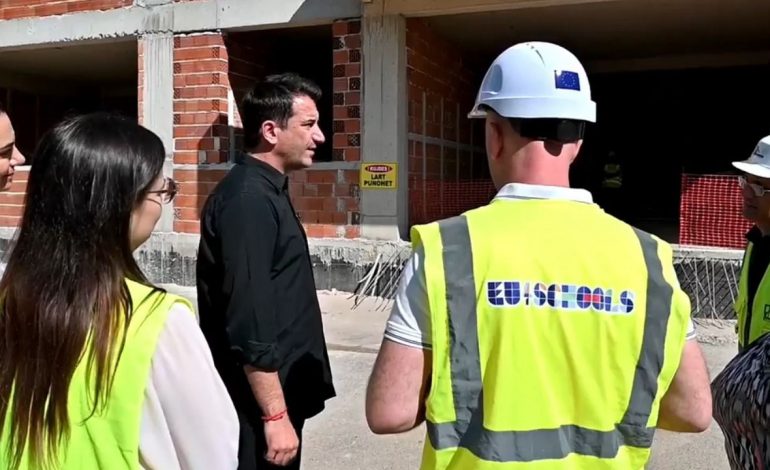 SHKOLLA 9-VJEÇARE “XHEZMI DELLI” GATI PËR NXËNËSIT/ Veliaj: Buqetës së shkollave të reja i shtohet edhe kjo bizhu në Njësinë 3