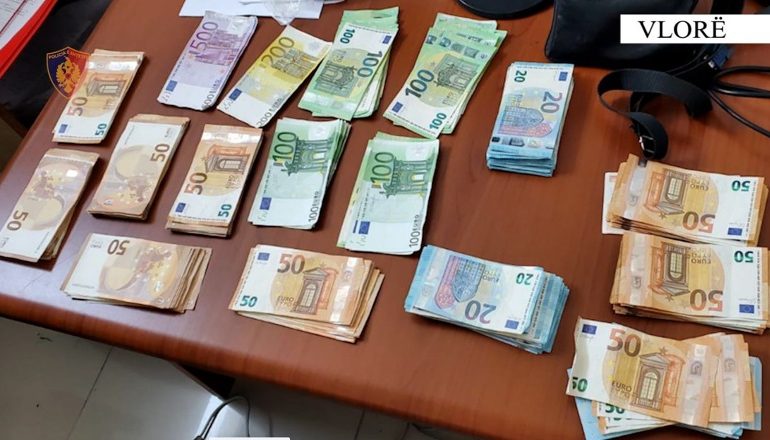 FSHEHU 16 MIJË EURO TË PA DEKLARUARA NË MJET/ Nën hetim 37-vjeçari në Portin e Vlorës
