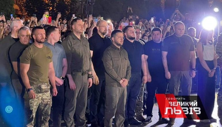 LUFTA/ Bombardime në Lyman, 8 të vrarë! Zelensky feston kthimin nga Turqia me komandantët e batalionit Azov