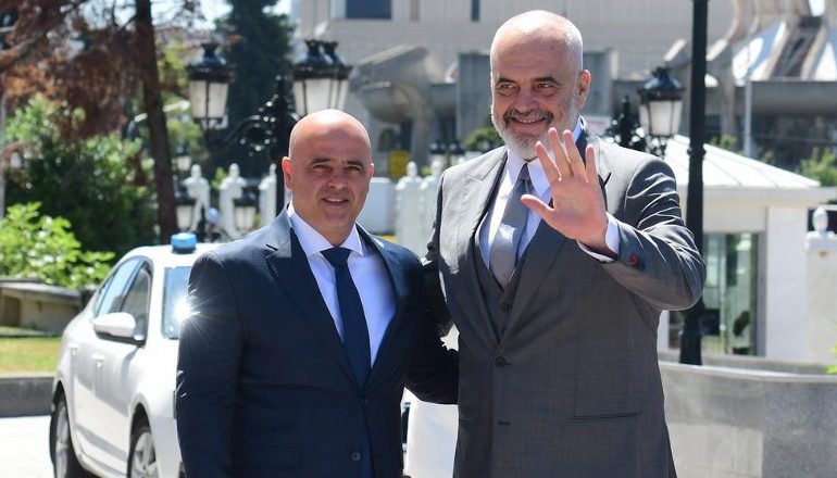 MAQEDONIA E VERIUT DHE SHQIPËRIA NISIN KONTROLLIN E PËRBASHKËT KUFITAR/ Rama e Kovaçevski në Qafë Thanë