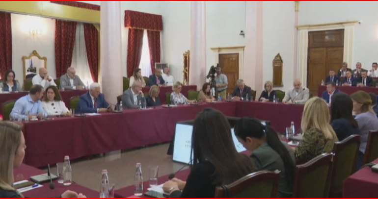 PS MBLEDH DEPUTETËT/ Diskutohet zëvendësimi i Taulant Ballës në krye të grupit
