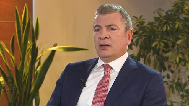 “ZOTO I KA REZERVUAR DY HOTELE JASHTË GJIKNURIT”/ Reagon sekretari i përgjithshëm i PS: Faturat i ka paguar Ministria…