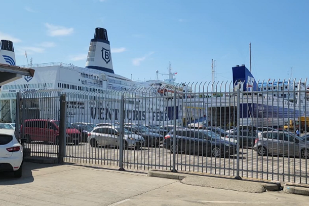 FLUKSI NË PORTIN E DURRËSIT/ Me tragete po vijnë më shumë emigrantë e turistë