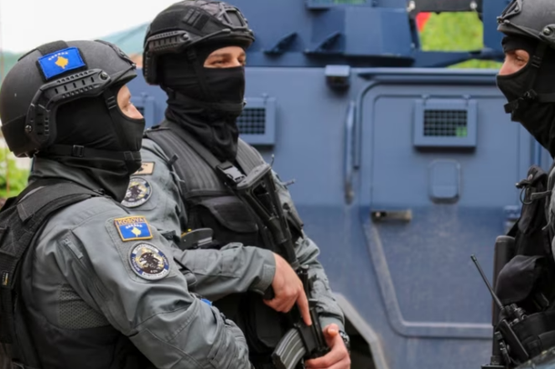 SHTIMI I TENSIONEVE/ Lista Serbe kërkesë Serbisë: Spallni Policinë e Kosovës organizatë terroriste