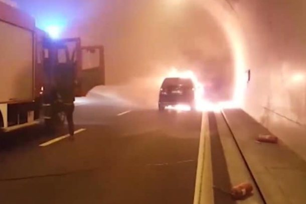 DETAJET E PARA/ Makina shpërthen gjatë ecjes në Tunelin e Elbasanit