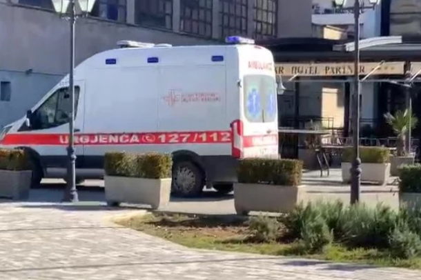 DEL EMRI/ Plagoset me thikë 29-vjeçari në Vlorë, detajet e para