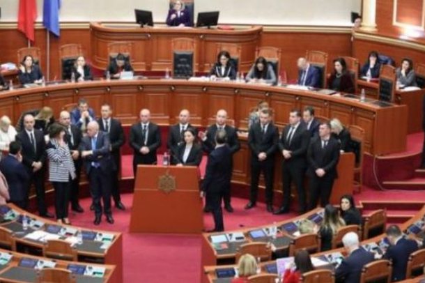 SOT SEANCA NË KUVEND/ Kalohet legalizimi i kanabisit dhe projektligjin për studentët