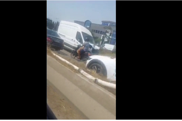 PAMJET/ Përplaset furgoni i mallrave në autostradën Tiranë-Durrës, trafiku kilometrik
