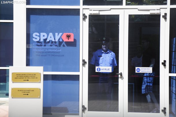 “100 MIJË LEKË PËR NJË VEND PUNE SI ROJE”/ SPAK çon për gjykim zyrtarin e bashkisë të akuzuar për ryshfet