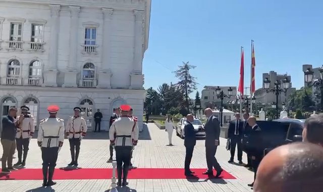 TURI BALLKANIK/ Rama mbërrin në Shkup, pritet nga Kovaçevski