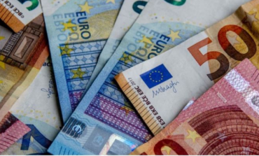 KËMBIMI VALUTOR PËR SOT/ Me sa shiten e blihen euro dhe dollari?