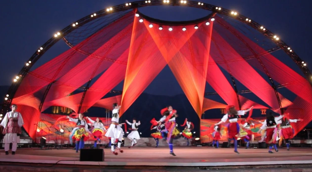 PËRFUDON FESTIVALI I GJIROKASTRËS/ Interpretuan 1200 artistë, 10 mijë spektatorë
