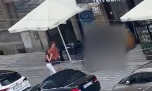VIDEO E RËNDË/ Burri vret të fejuarin e ish-të dashurës dhe më pas veten, momenti kur bie në tokë