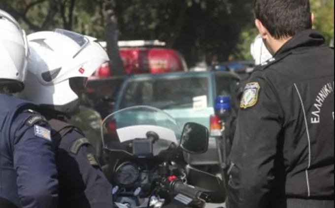 NDJEKJE SI NË FILMA PËR DISA ORË/ Policia plagos për vdekje 20-vjeçar në Larisa pasi tentoi të arratisej