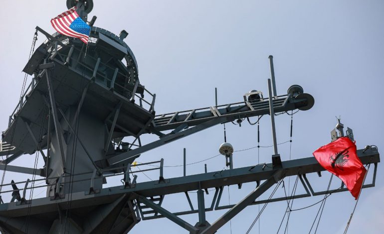 “KOMB KRENAR…”/ SHBA përcjell “mesazh diplomatik” në Shqipëri me destrojerin amerikan “USS Ramage”