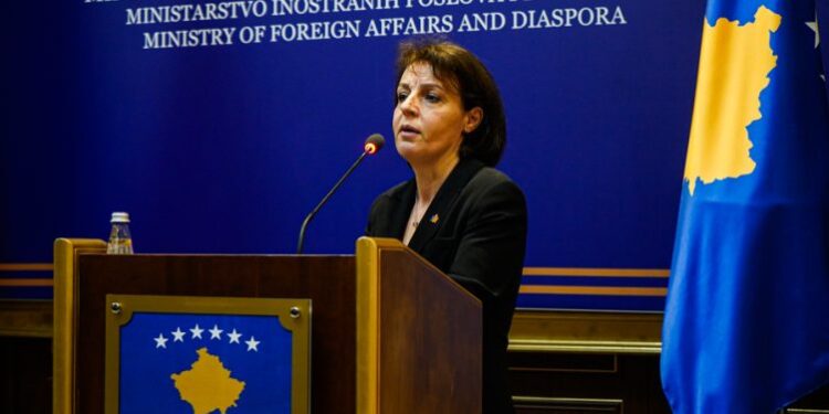 “JENI TIGËR PREJ LETRE”/ Gërvalla nuk tërhiqet: Nuk jam zëdhënëse e BE, mbroj interesat e Kosovës