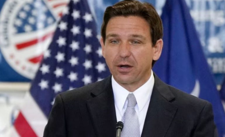 PO UDHËTONTE ME EKIPIN E TIJ/ Kandidati për president i SHBA-së, Ron DeSantis përfshihet në aksident me makinë