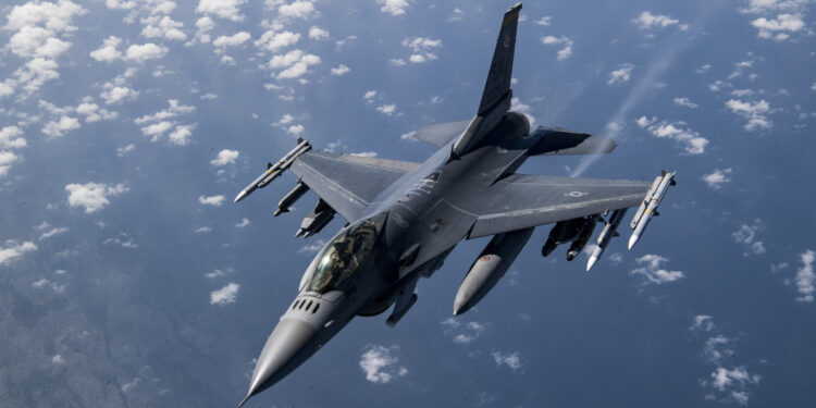 “DO TË PËRGJIGJEMI ME TË NJËJTËN MËNYRË”/ Rusia: Ukraina me avionë F-16, kërcënim bërthamor