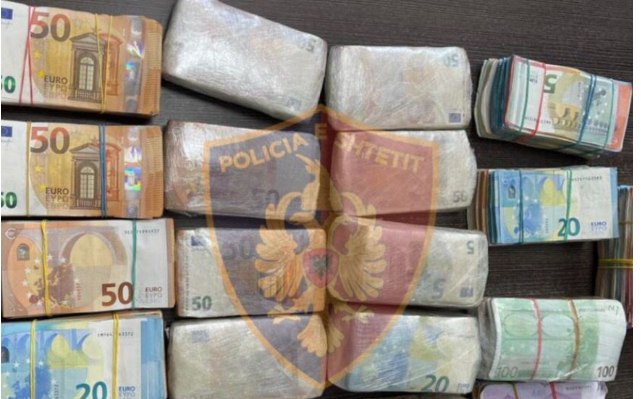 TË FSHEHURA BRENDA NJË FURGONI/ Sekuestrohen 16 mijë euro të padeklaruara në Vlorë