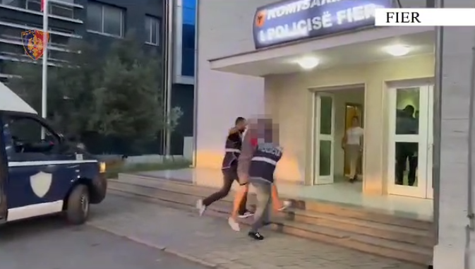 E PËSON KEQ/ Lëvizte me armë zjarri në makinë, arrestohet 26-vjeçari në Fier (EMRI)