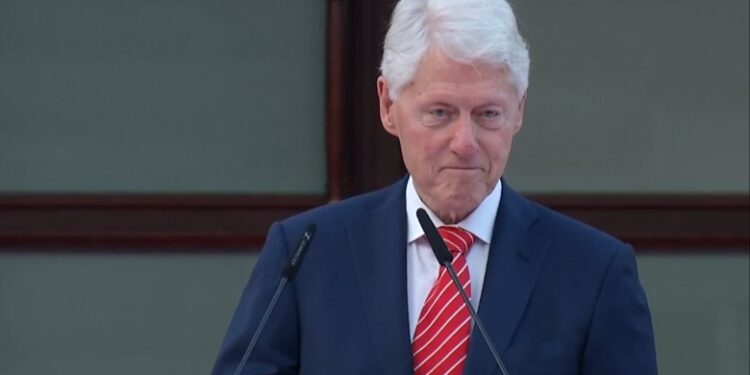 VIZITA/ Bill Clinton: Kur isha i ri e shihja në hartë Shqipërinë si një mister, kurrë se kisha menduar që do vija këtu si President