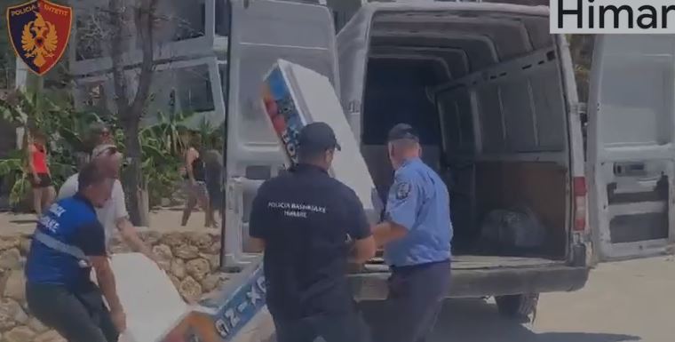 MAKINERI LOJËRASH PËR FËMIJË NË BREGDET/ Dalin pamjet kur policia kap 20-vjeçarin në Himarë