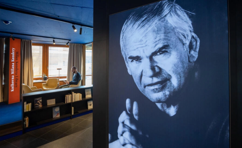 FITUES I ÇMIMEVE TË SHUMTA/ Ndahet nga jeta në moshën 94-vjeçare shkrimtari Milan Kundera