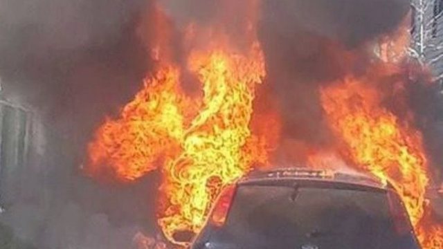 DETAJET E PARA/ U vihet flaka dy makinave në Bulqizë, ishin të parkuara pranë…