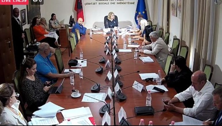 DEBATE TE “SHËNDETËSIA”/ Nënkryetarja socialiste: Vendimet i marrim bashkë! Zheni Gjergji: Lëri komentet…